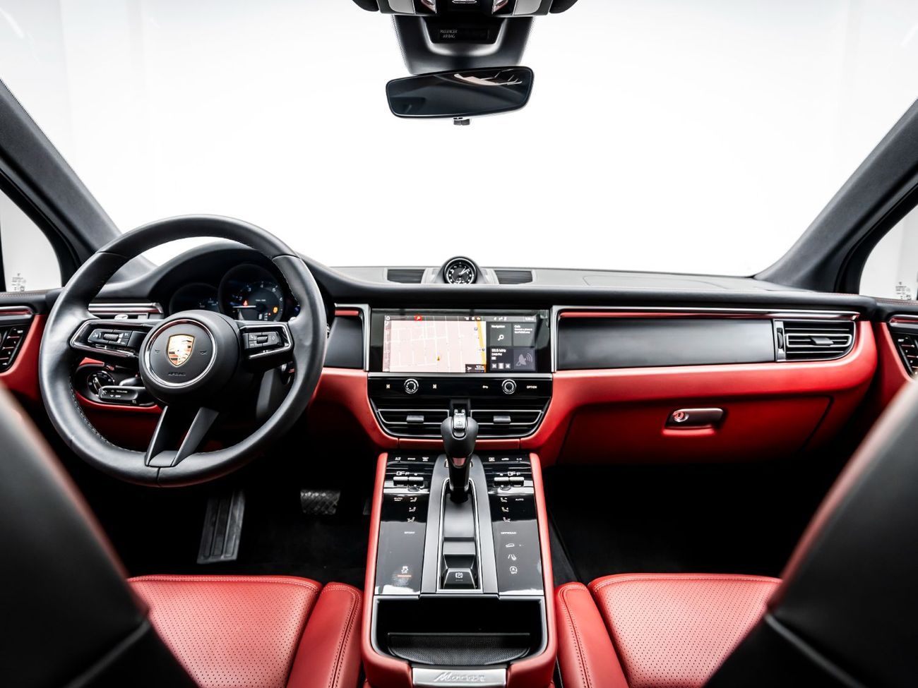 Porsche Macan Std 2.0L (252 HP) 2024 Porsche Macan, 2027 Porsche Warranty, Full Service History, Low KMs, GCC