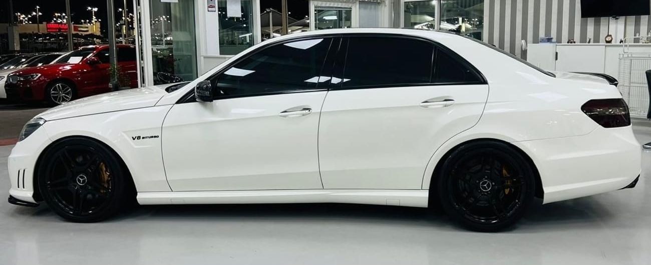 Mercedes-Benz E 63 AMG Std 5.5L