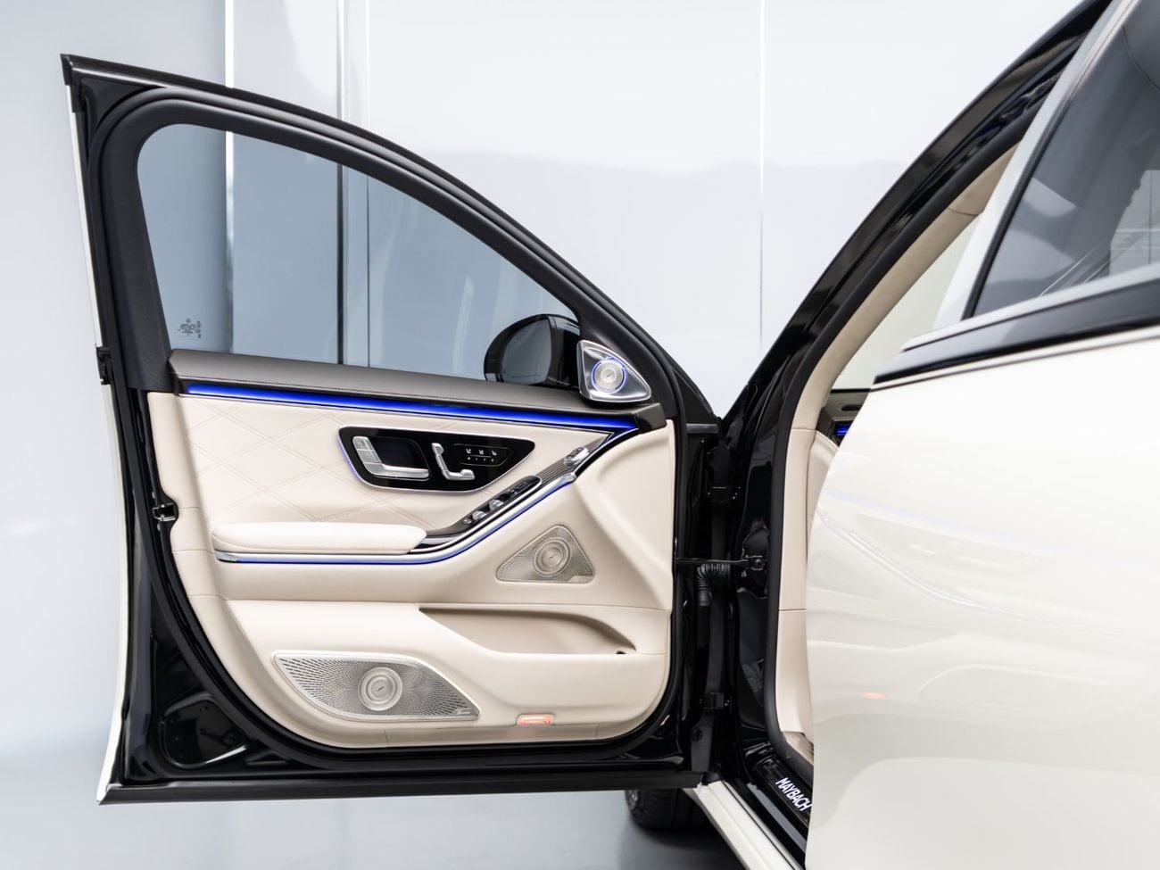 Mercedes Maybach S680 Maybach BUY NOW, PAY 2027 | THE BLACKLINE STANDARD | 2027 Mercedes Warranty + Service Contract, Low KMs, GCC