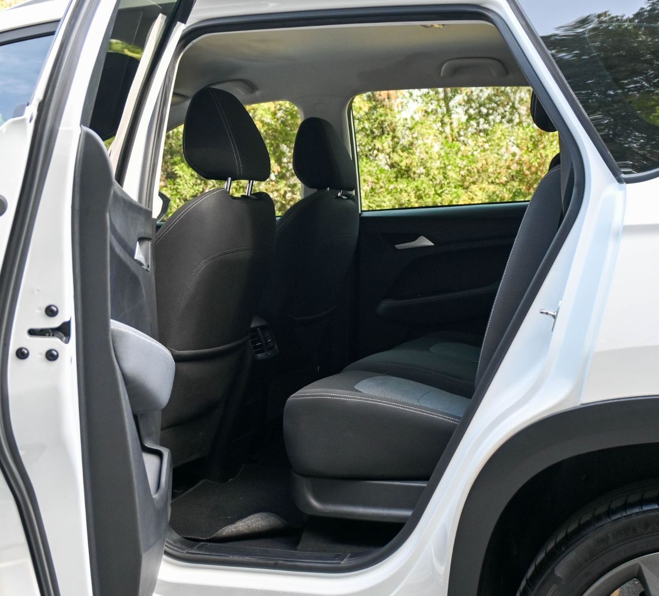 Chevrolet Captiva LT 1.5L (150 HP) (7 Seater) Chevrolet Captiva | 1.5 L 2023 | Original Paint GCC Accident-Free In Exc