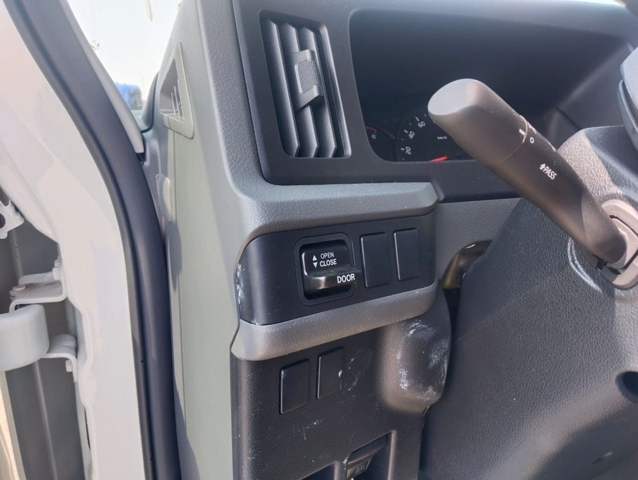 تويوتا كوستر 4.2L DIESEL M/T 30 SEATER BUS(ONLY EXPORT TO AFRICA)