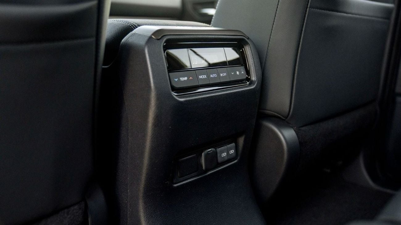 Toyota Prado TOYOTA PRADO 250 2.4P AT FIRST EDITION MY2024 – WHITE