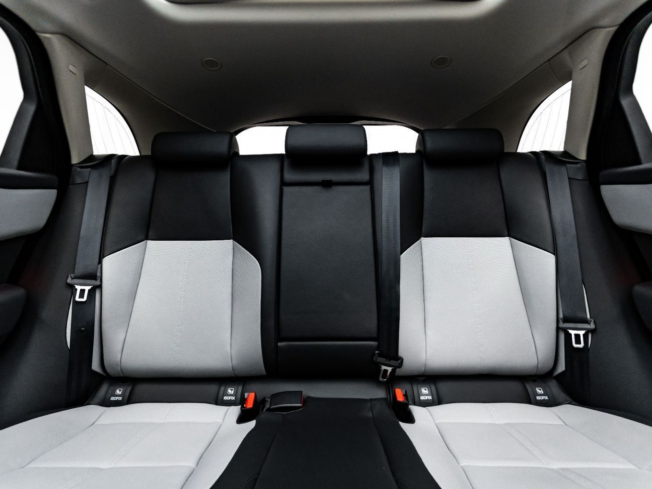 Land Rover Range Rover Velar P250 2.0L (246 HP) 2025 Range Rover Velar Dynamic SE P250, November 2029 Al Tayer Warranty + Service