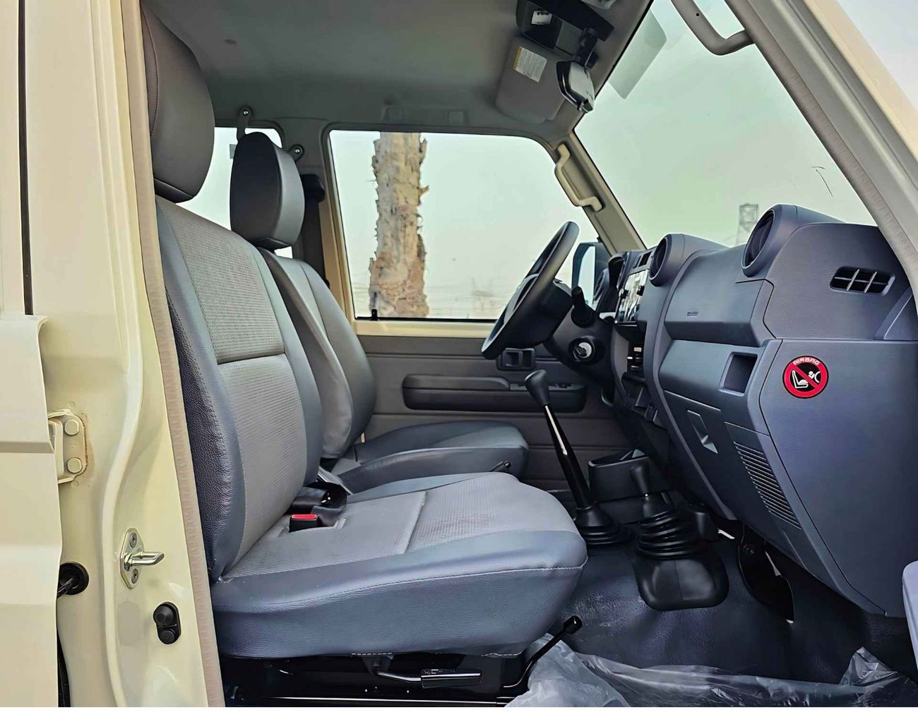 تويوتا لاند كروزر 70 LC76 / V6 / 4.2L DIESEL / M/T / POWER WINDOWS WITH LEATHER/ 4WD (CODE # 68037)