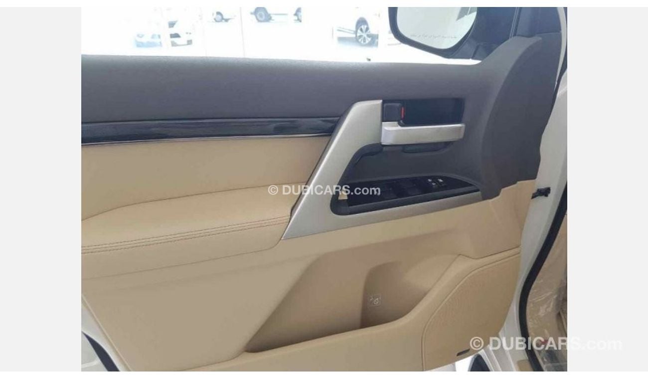 تويوتا لاند كروزر 2016 VXS 5.7L full option with Radar, 4 Camera, Hydraulic system.