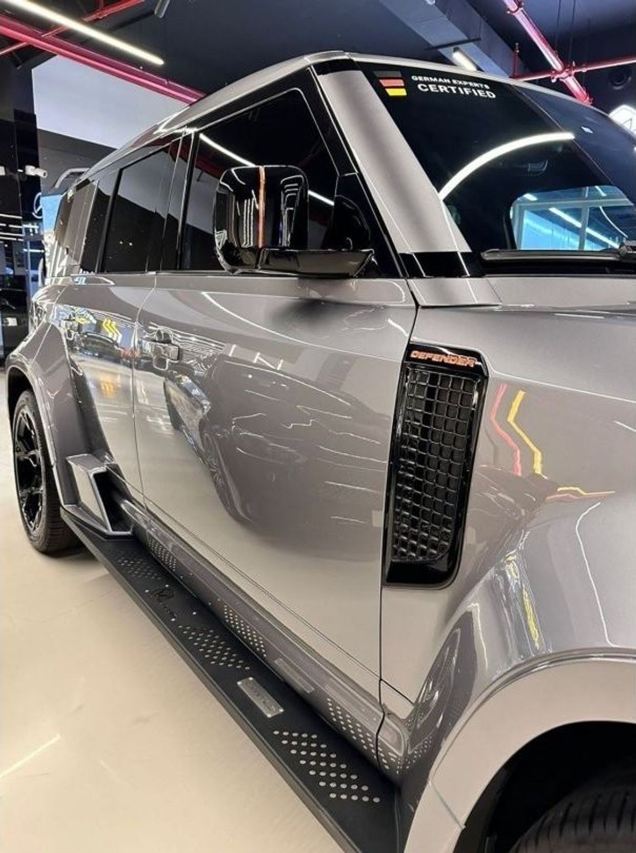 Land Rover Defender VENUUM 2023 DEFENDER 1/99 LIMITED EDITION