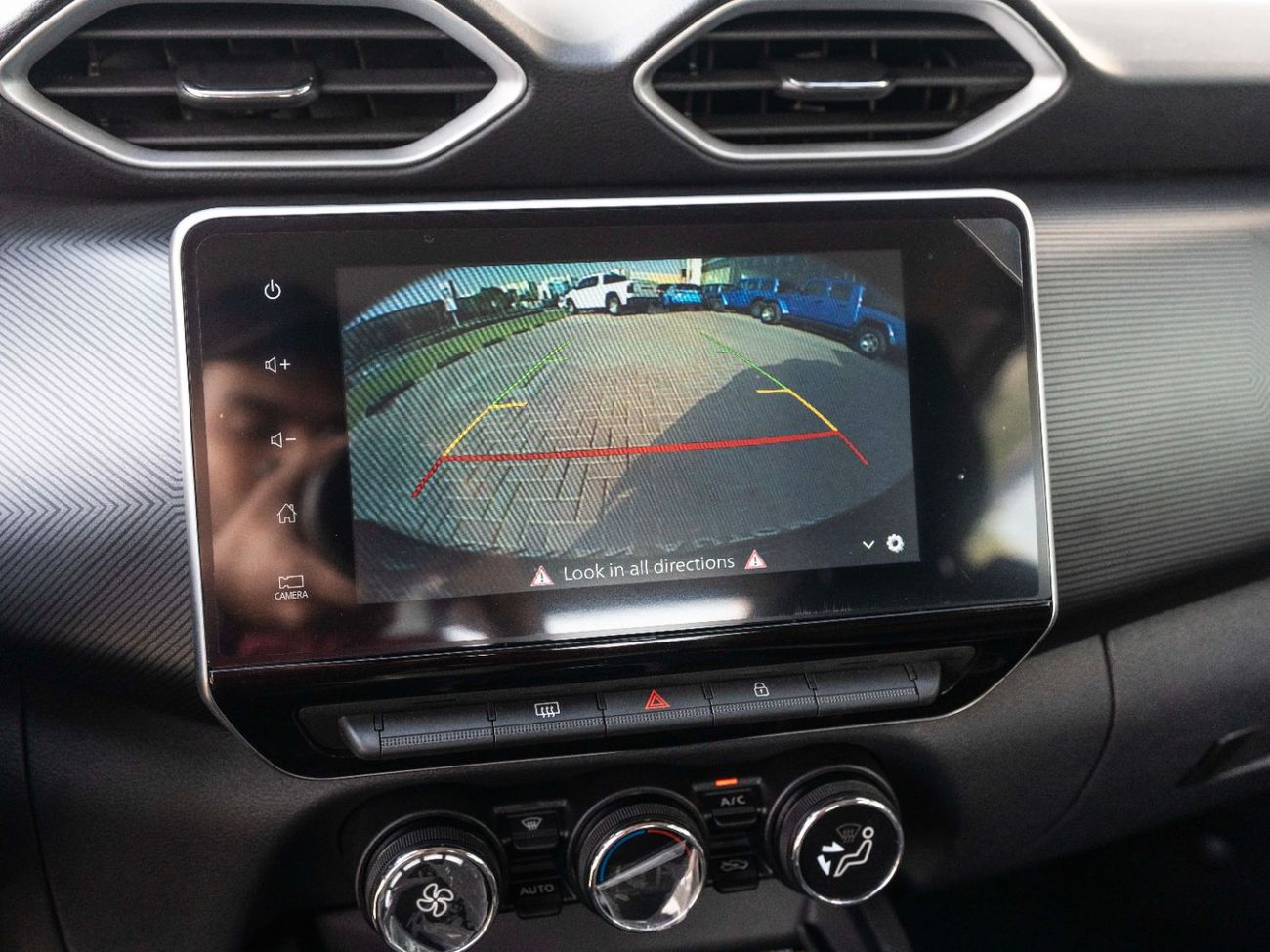 نيسان ماغنيت SV