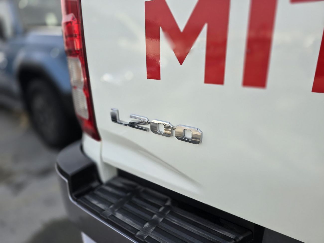 Mitsubishi L200 2.5L Double Cab Petrol Manual Transmission 4WD * EXPORT PRICE *