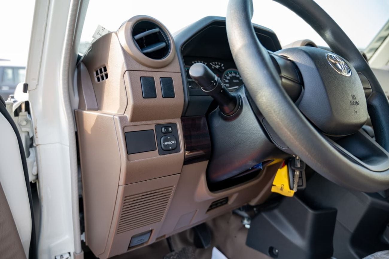 Toyota Land Cruiser Pick Up 79 4.0L PETROL AUTOMATIC 2025 MODEL GCC SPEC