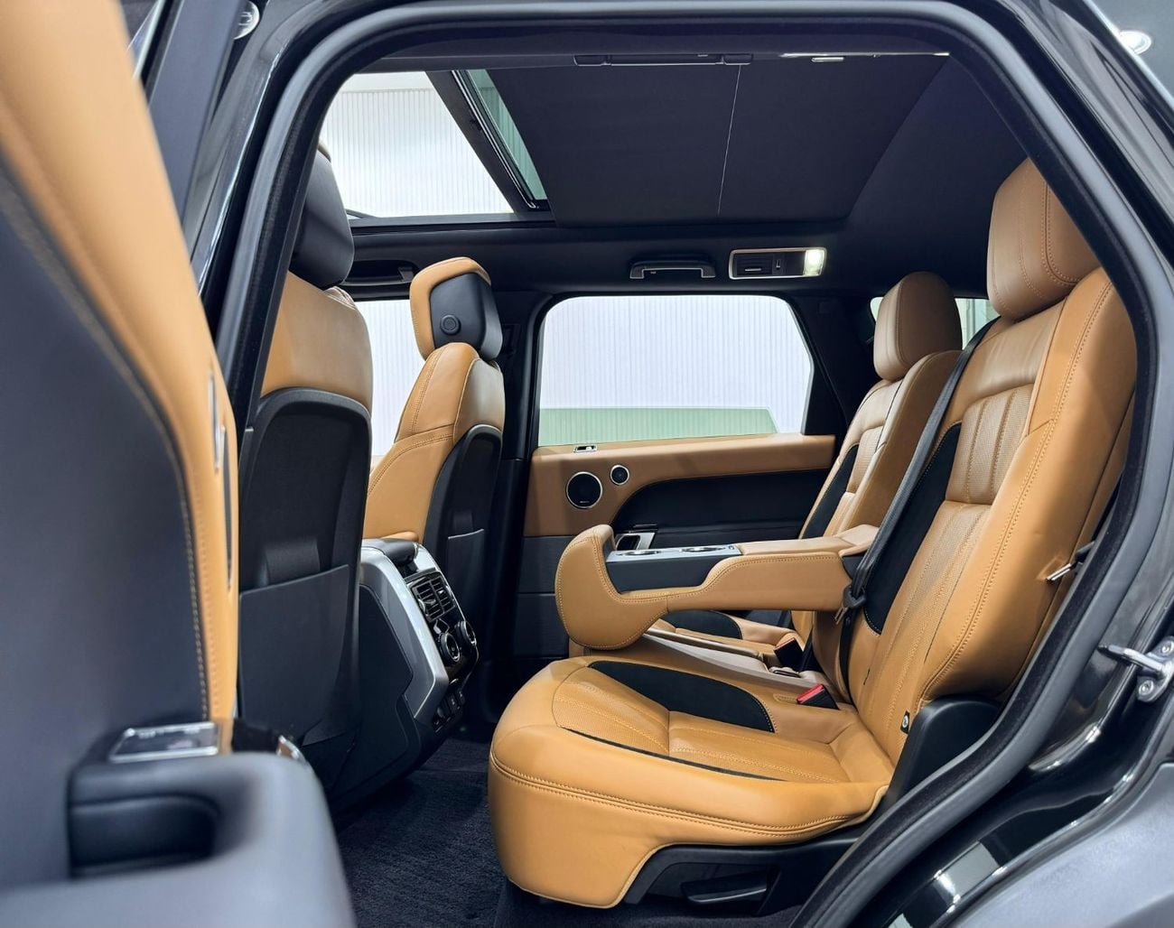 Land Rover Range Rover Sport 2018 Range Rover Sport HSE V6, Warranty, Full Range Rover Service History, Excellent Condition, GCC