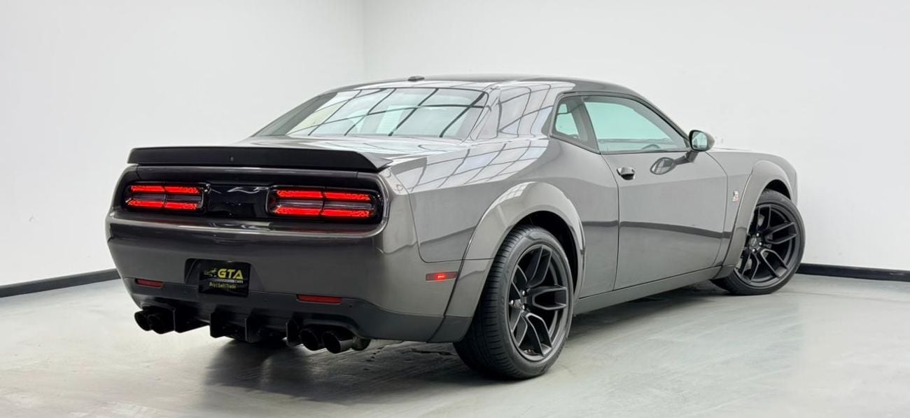 Dodge Challenger 2019 Dodge Challenger 392 SRT 8, Warranty, Carbon Fiber Package, Excellent Condition, GCC
