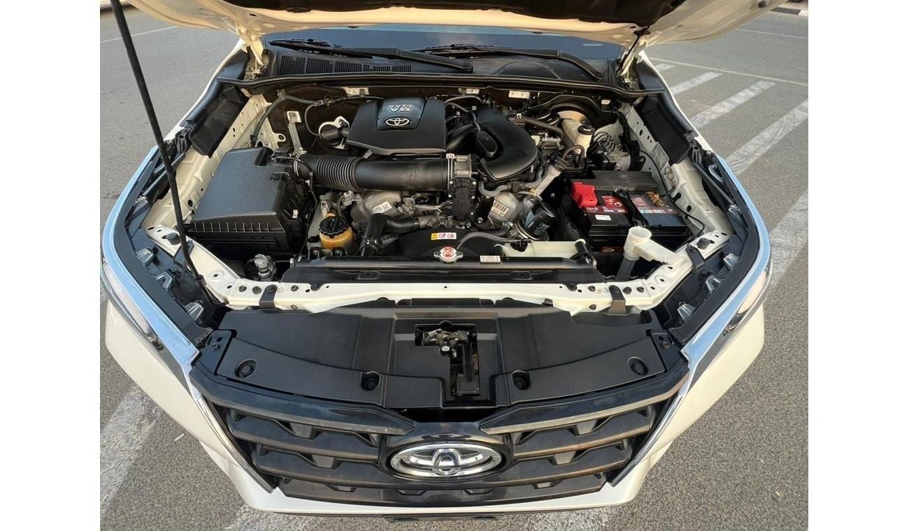 Toyota Fortuner 2017 TOYOTA FORTUNER GXR V6 4X4  FULL OPTION - PUSH START - LEATHER SEATS - REAR CAM - STEERING GEAR