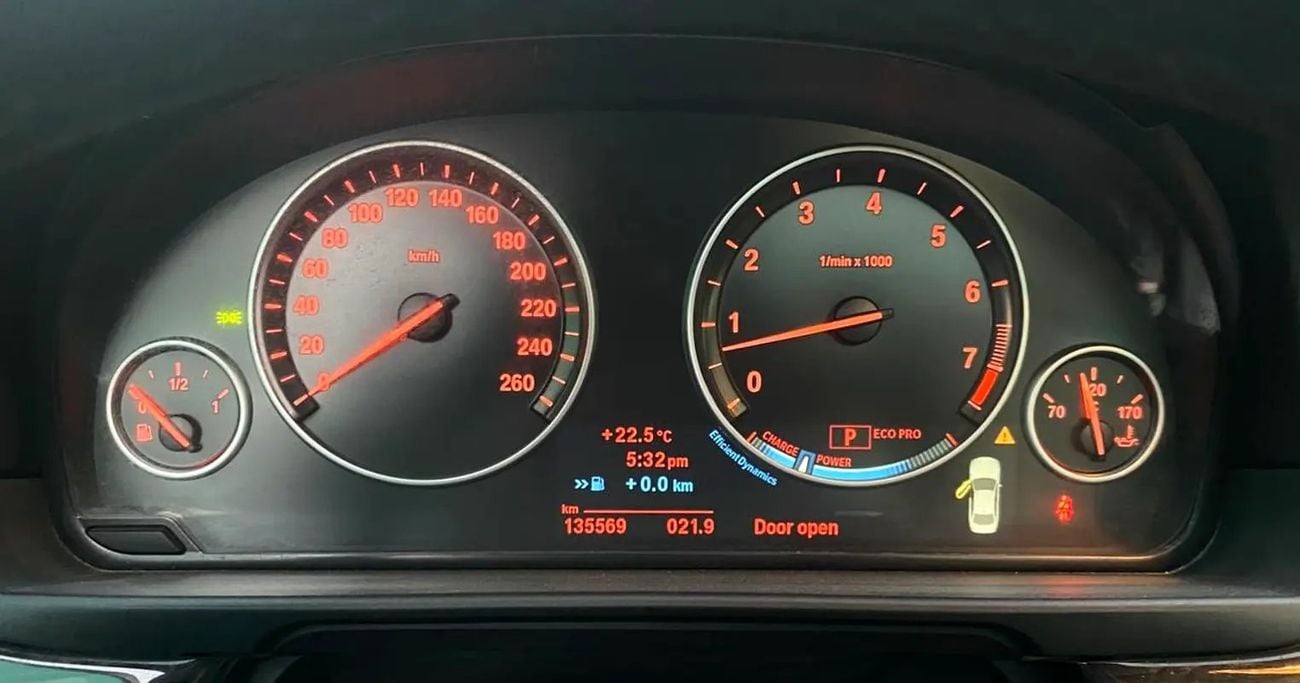 بي أم دبليو 530i 530i ||FULL OPTION || 6 cylinder|| accident free|| original paint ||GCC SPECS
