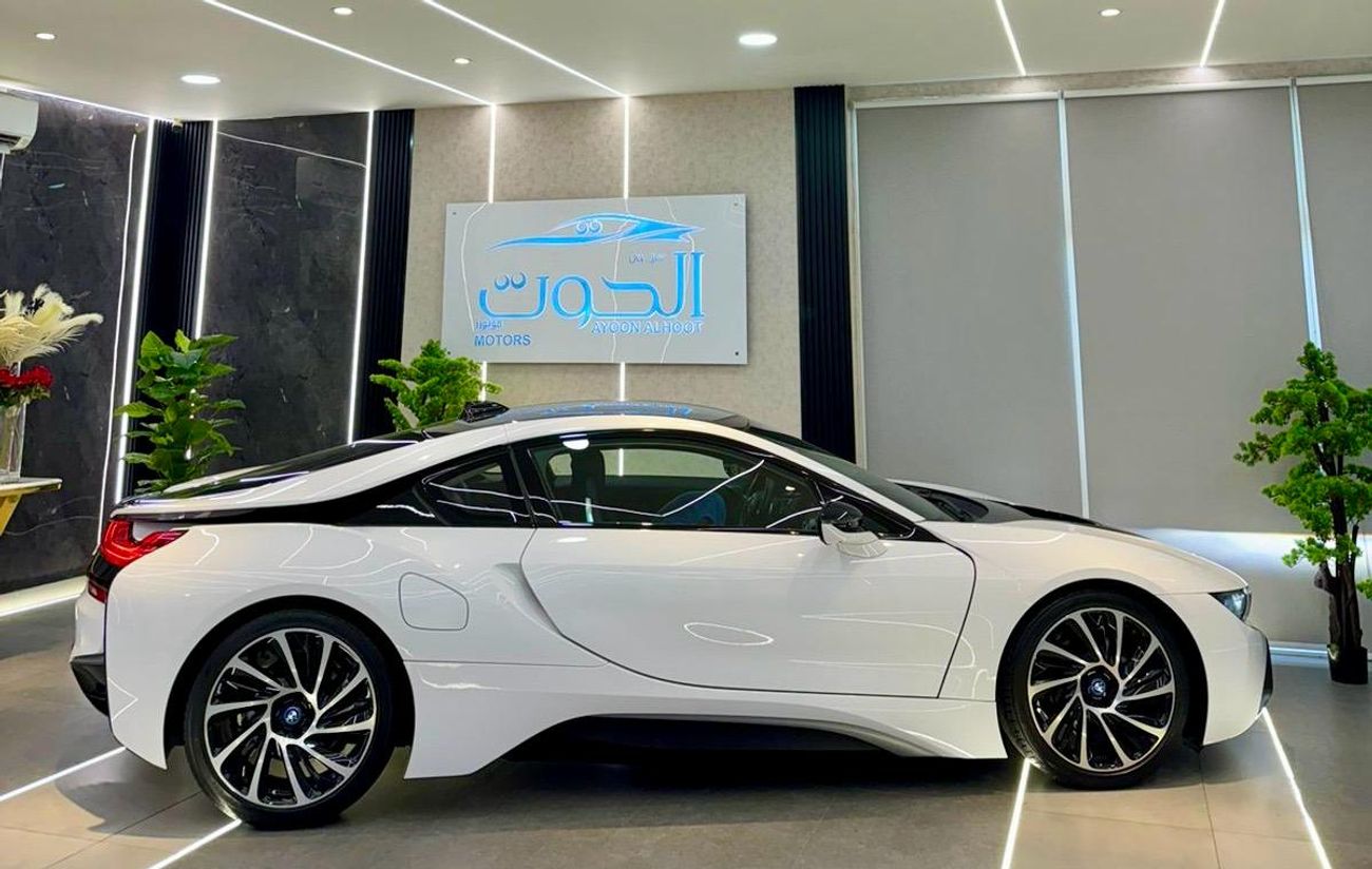 BMW i8 ELITE BMW I8 || GCC II FULLY LOADED || ACCIDENT FREE || VERY LOW MILEAGE || F.S.H BMW