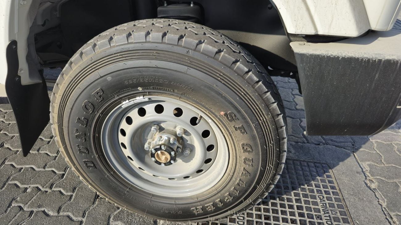 تويوتا لاند كروزر LC79 4.2L Pickup Single cab 5- MT 4X4