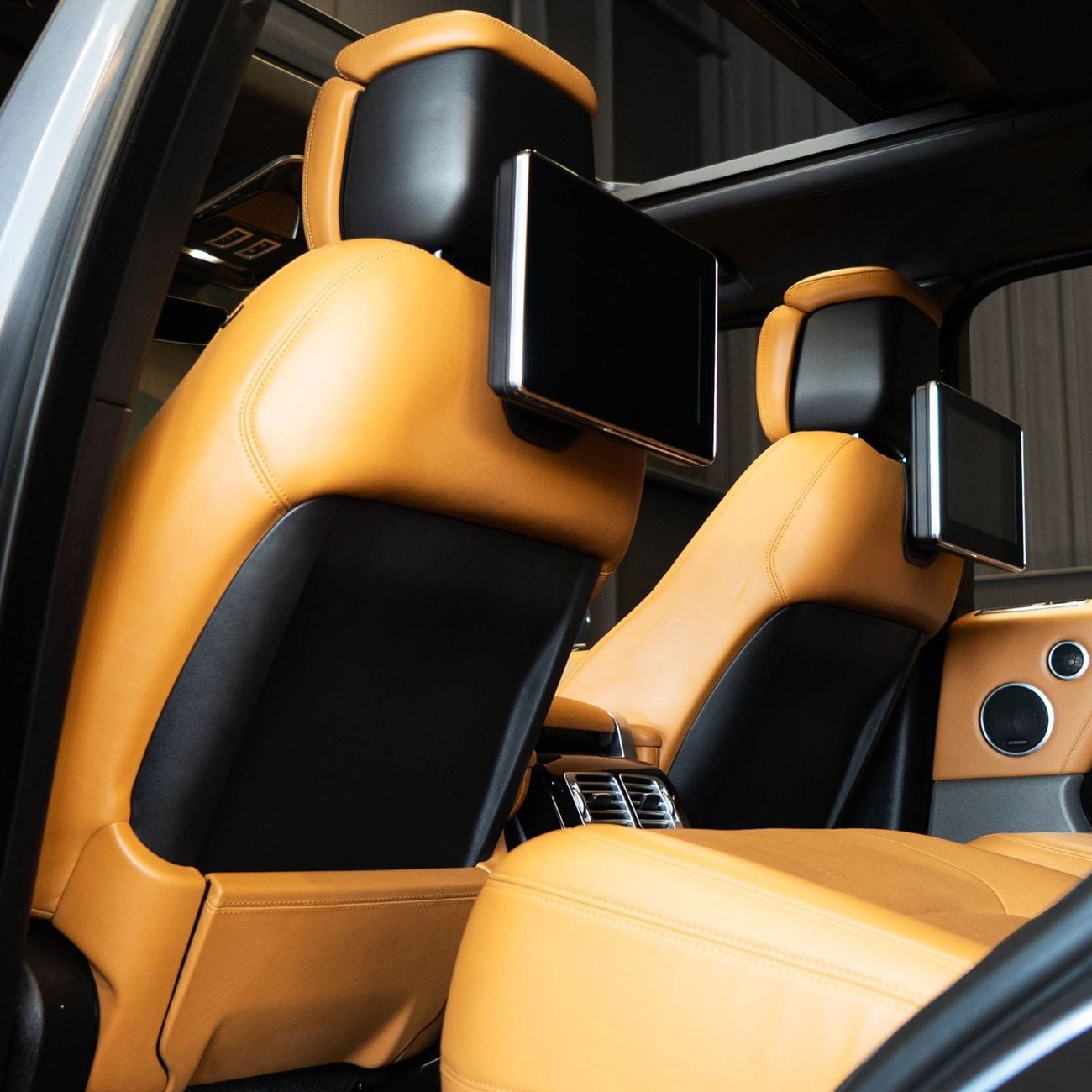 Land Rover Range Rover Autobiography 5.0L (510 HP) AED 4,082 p.m • 0% Downpayment • Range Rover Autobiography  • Agency Ser