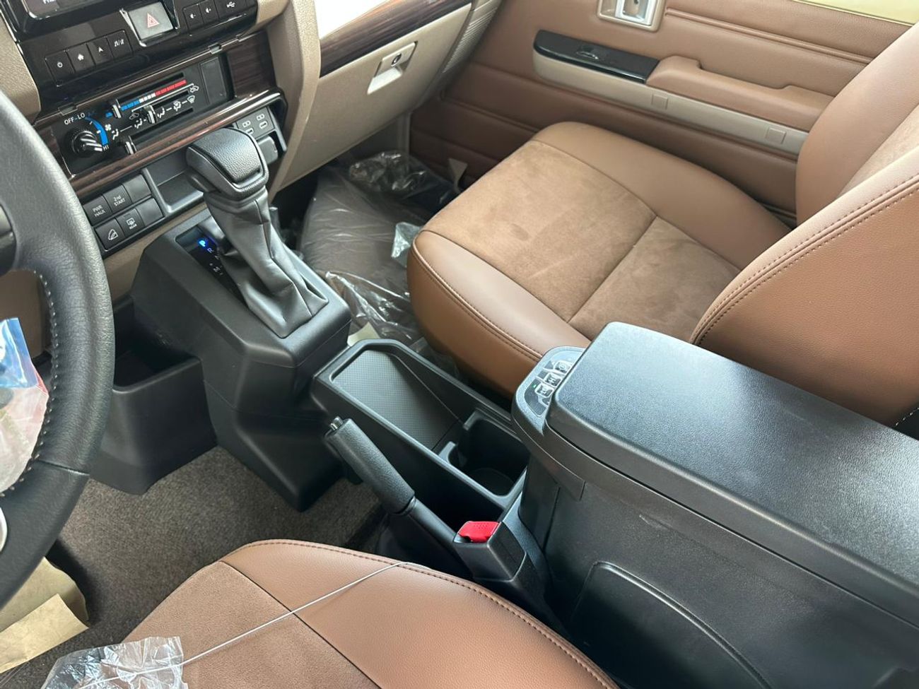 تويوتا لاند كروزر 70 2024 LC71 4.0 LX-Z  Beige/TAN