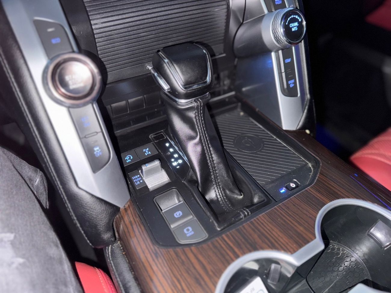 تويوتا لاند كروزر Toyota Land Cruiser 2015 v8 full options VXR