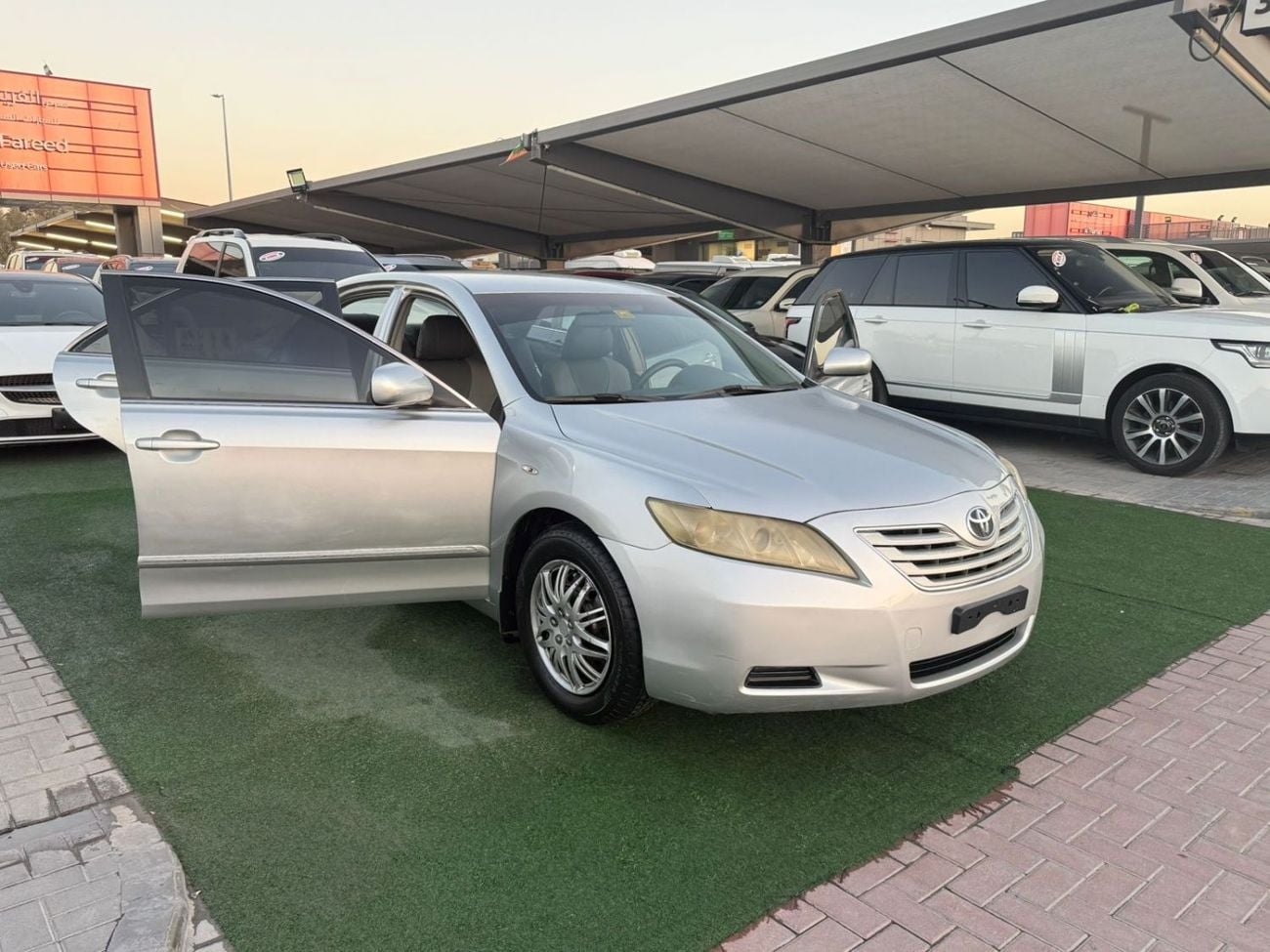 Toyota Camry 4-cylinder, first owner, two original keys