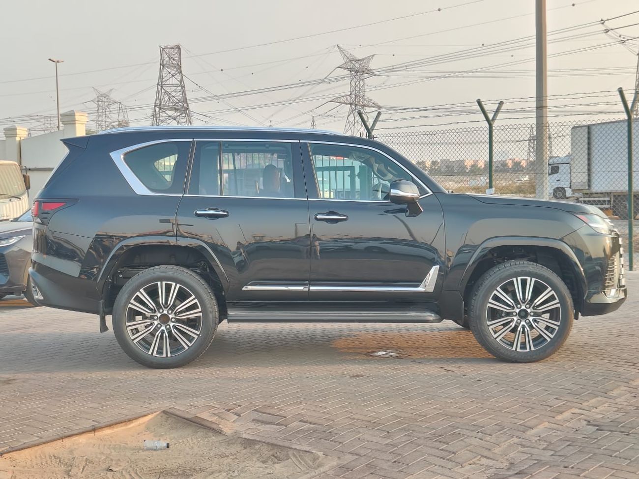 لكزس LX 600 2026 Lexus LX600 Signature (7-Seater) 3.5L V6 Twin-Turbo Petrol A/T 4WD Export Only