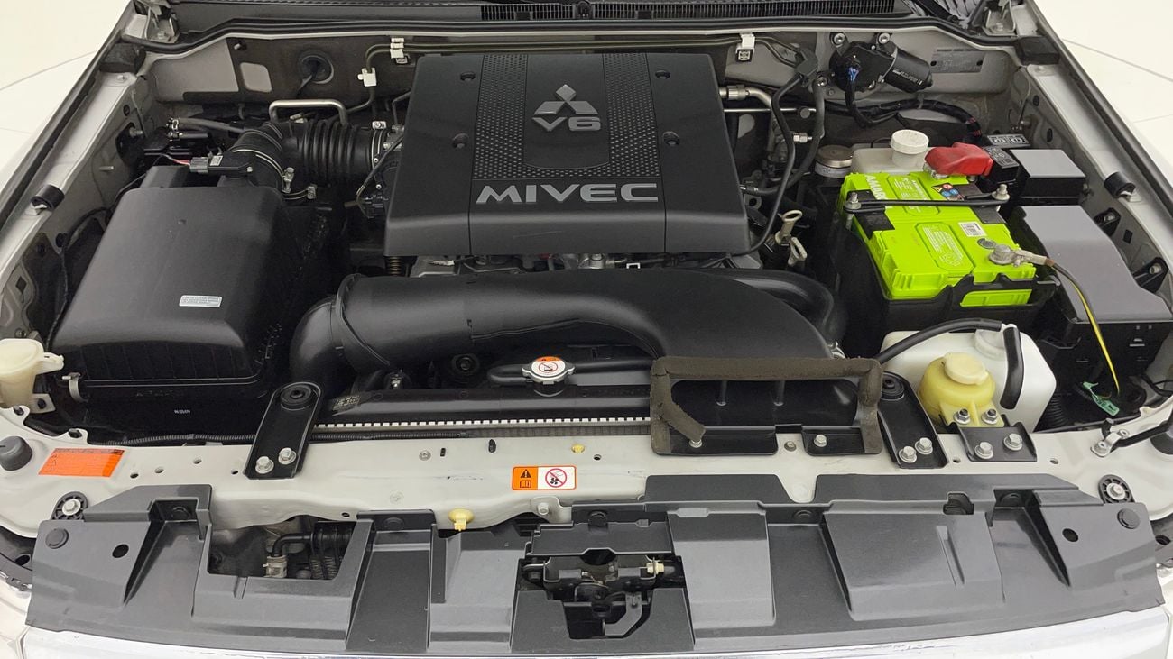 ميتسوبيشي باجيرو GLS HIGHLINE 3.8 | بدون دفعة مقدمة | اختبار القيادة في المنزل