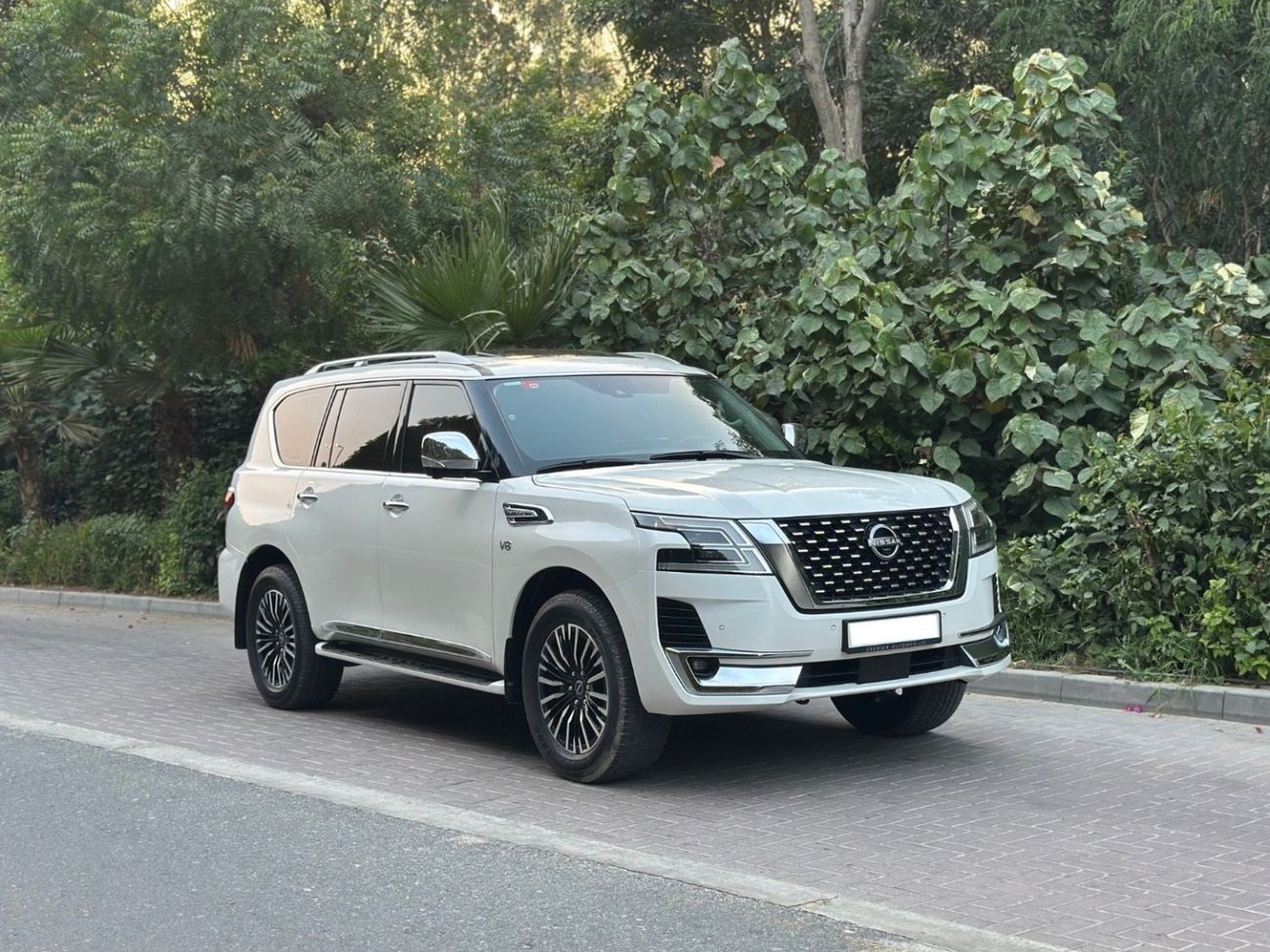 Nissan Patrol LE Platinum 5.6L | V8 400 HP | 2023 | GCC Specs | Full Options | Perfect Condition | Low Mileage