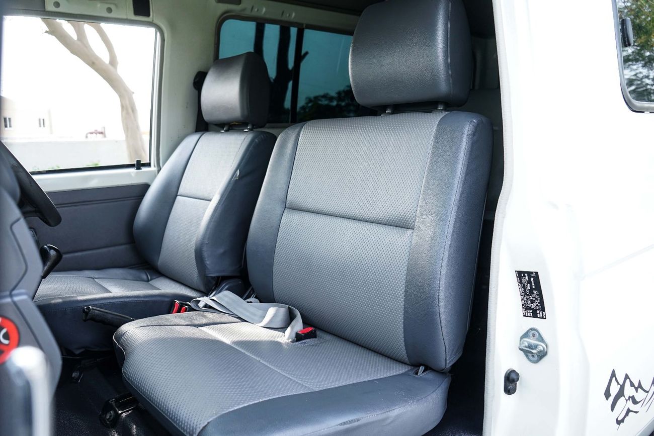 تويوتا لاند كروزر 70 The 2013 Toyota Land Cruiser Hardtop is a rugged, off-road focused SUV from the legendary 70 Series