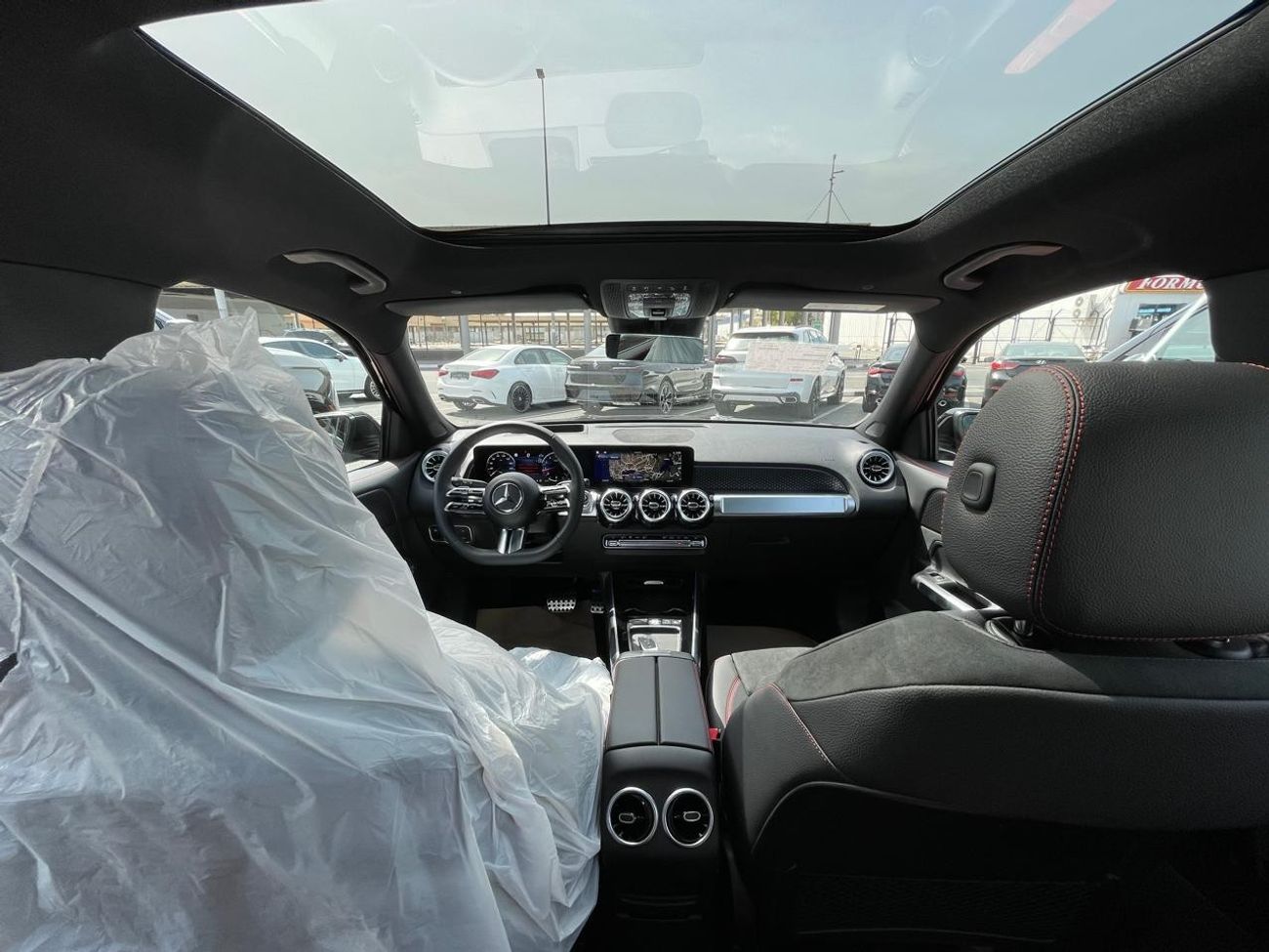 مرسيدس بنز GLB 200 Mercedes GLB 200 AMG 5 years Warranty 2025 GCC