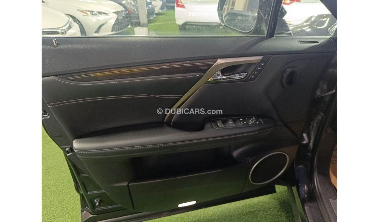 Lexus RX350 Platinum The car is very good, in perfect condition, looks clean from the outside and inside without