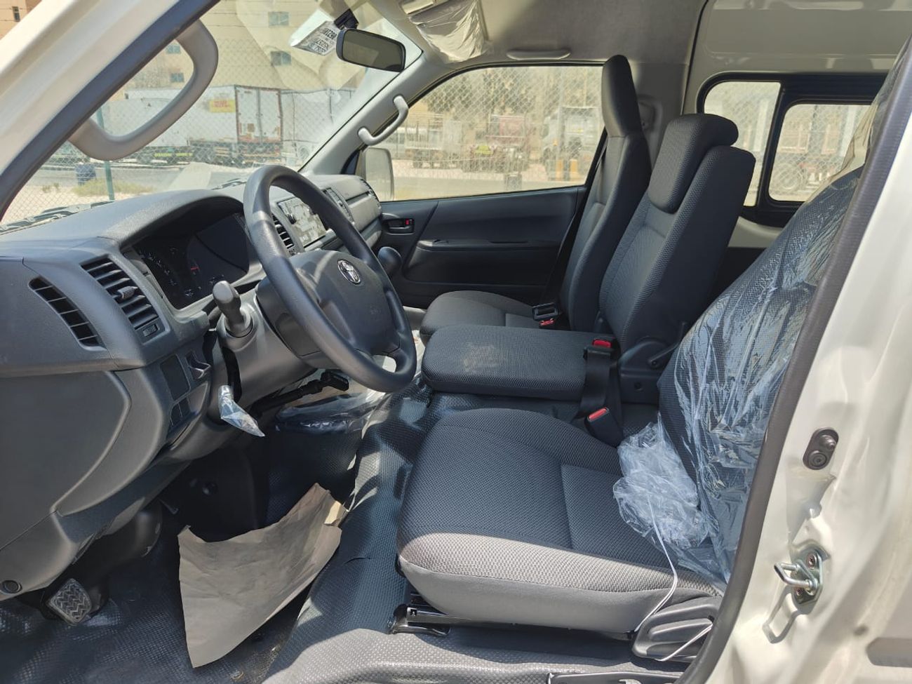 Toyota Hiace 2025 Toyota Hiace (Old-Shape) High-Roof 16-Seater Passenger Van 2.7L 4-Cyl Petrol M/T RWD For Africa