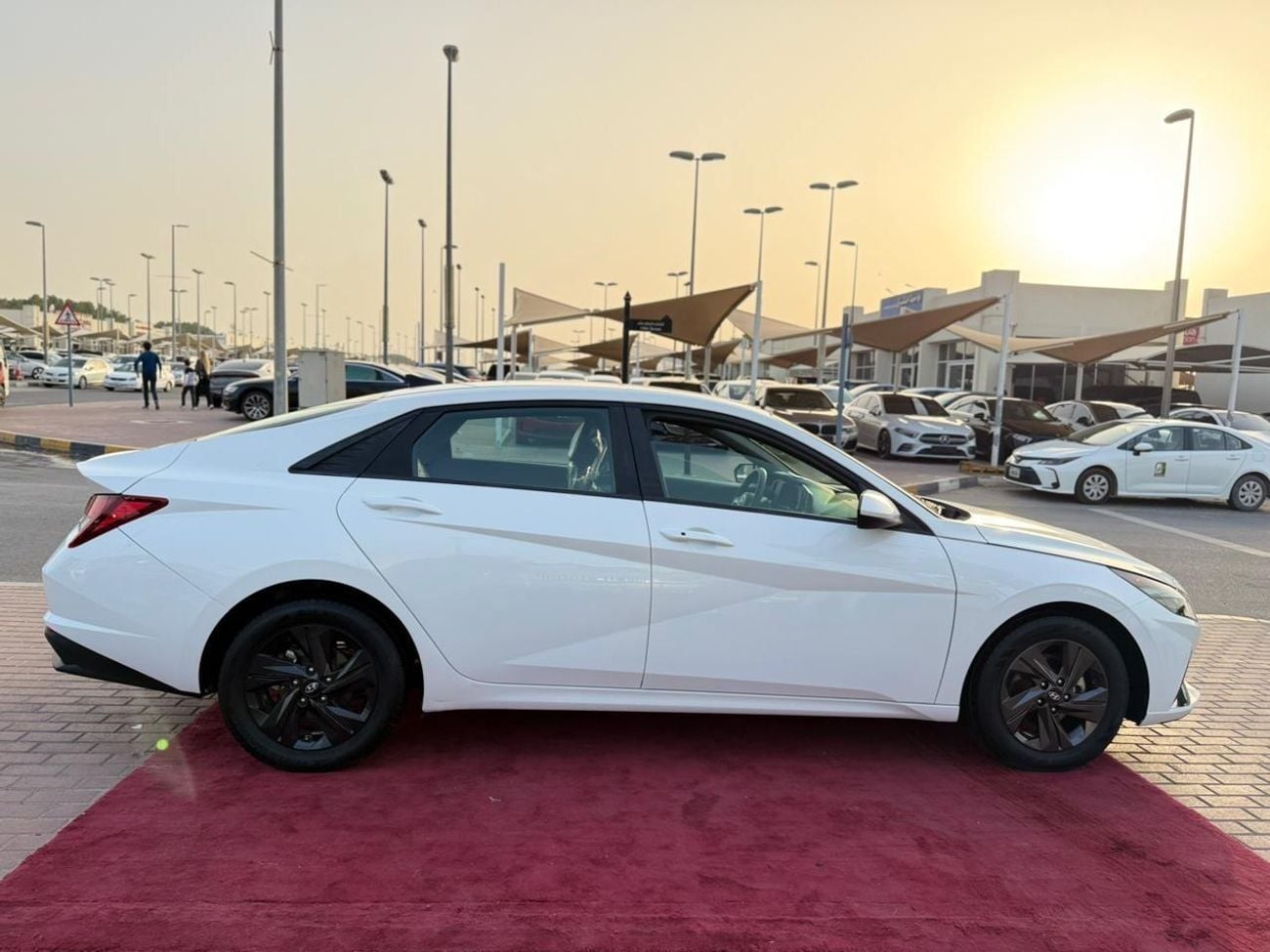 Hyundai Elantra COMFORT VERY CLEAN CAR LOW MILEAGE
