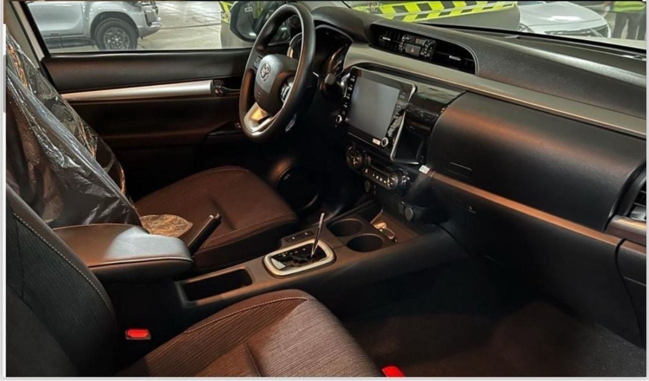 Toyota Hilux TOYOTA HILUX 2.4 SR5 Dsl 4WD 4Doors 2024