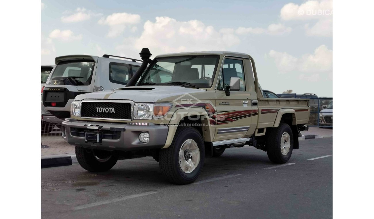 تويوتا لاند كروزر بيك آب 4.5L, DIESEL, 4WD, 16" ALLOY RIMS, XENON HEADLIGHTS (CODE # LCSC01)