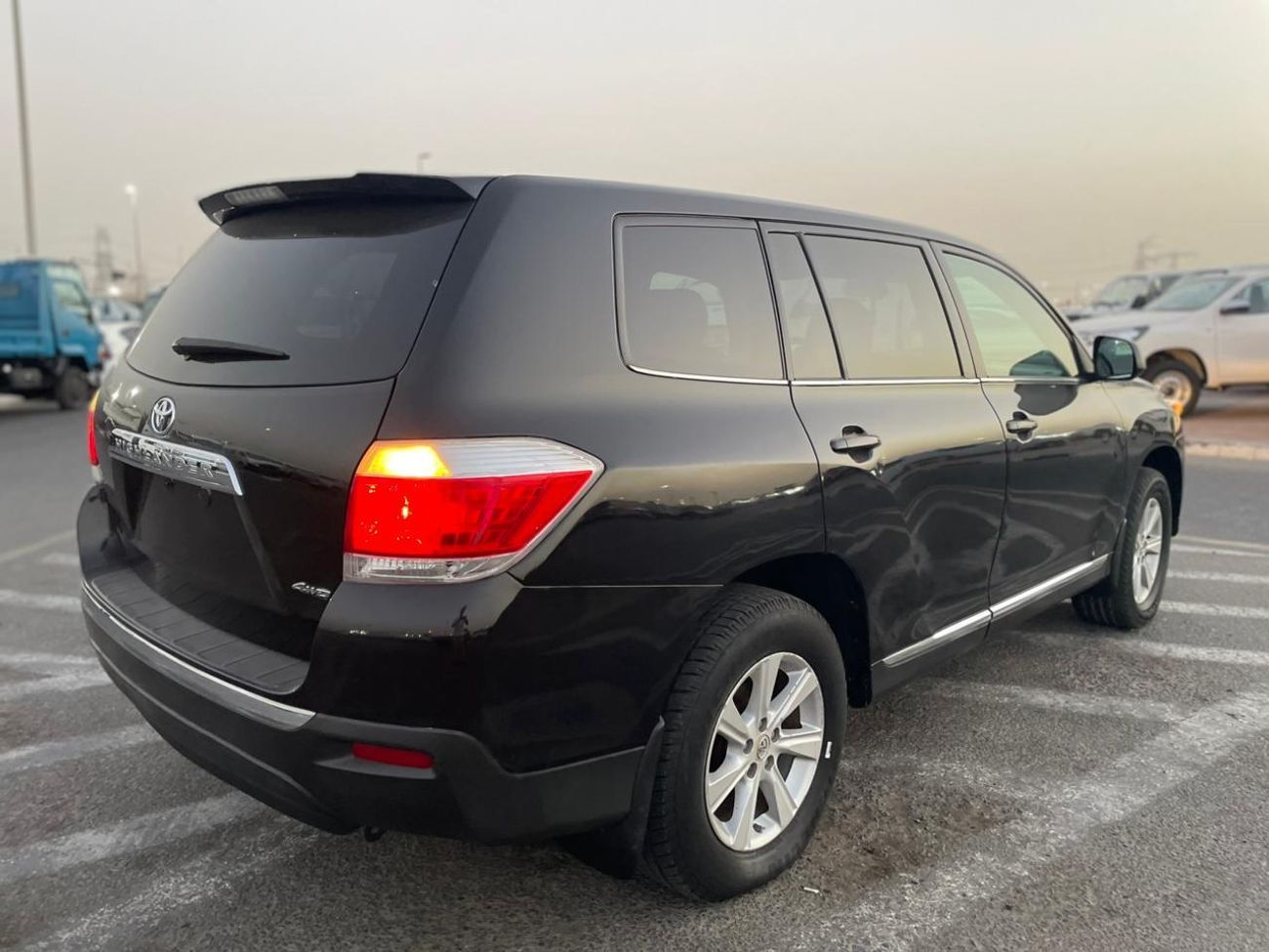 Toyota Highlander 2012 Toyota Highlander 4x4 - 3.5L V6 MidOption+ 7 Leather Seats Great Condition -