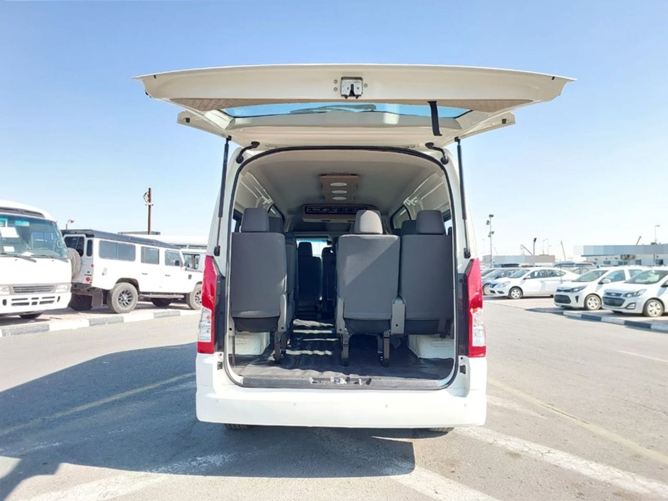 Toyota Hiace TOYOTA HIACE COMMUTER VAN RHD 2024 MODEL 2.8 L DIESEL AUTOMATIC(PM22807)