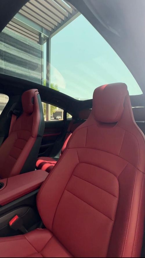 بورش تايكان Base