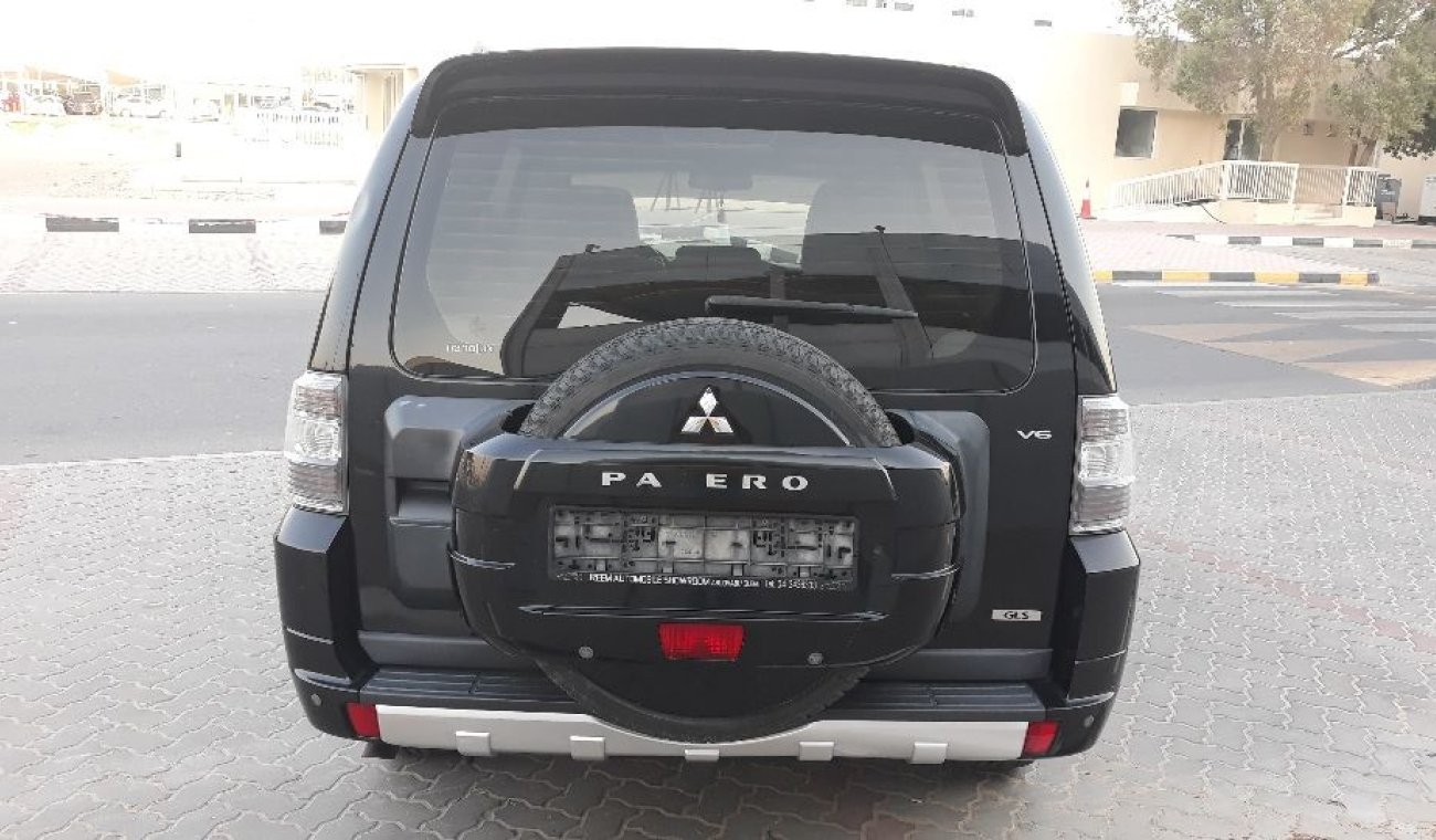 Mitsubishi Pajero 2011 Pajero Gls full options Gulf Specs Clean car