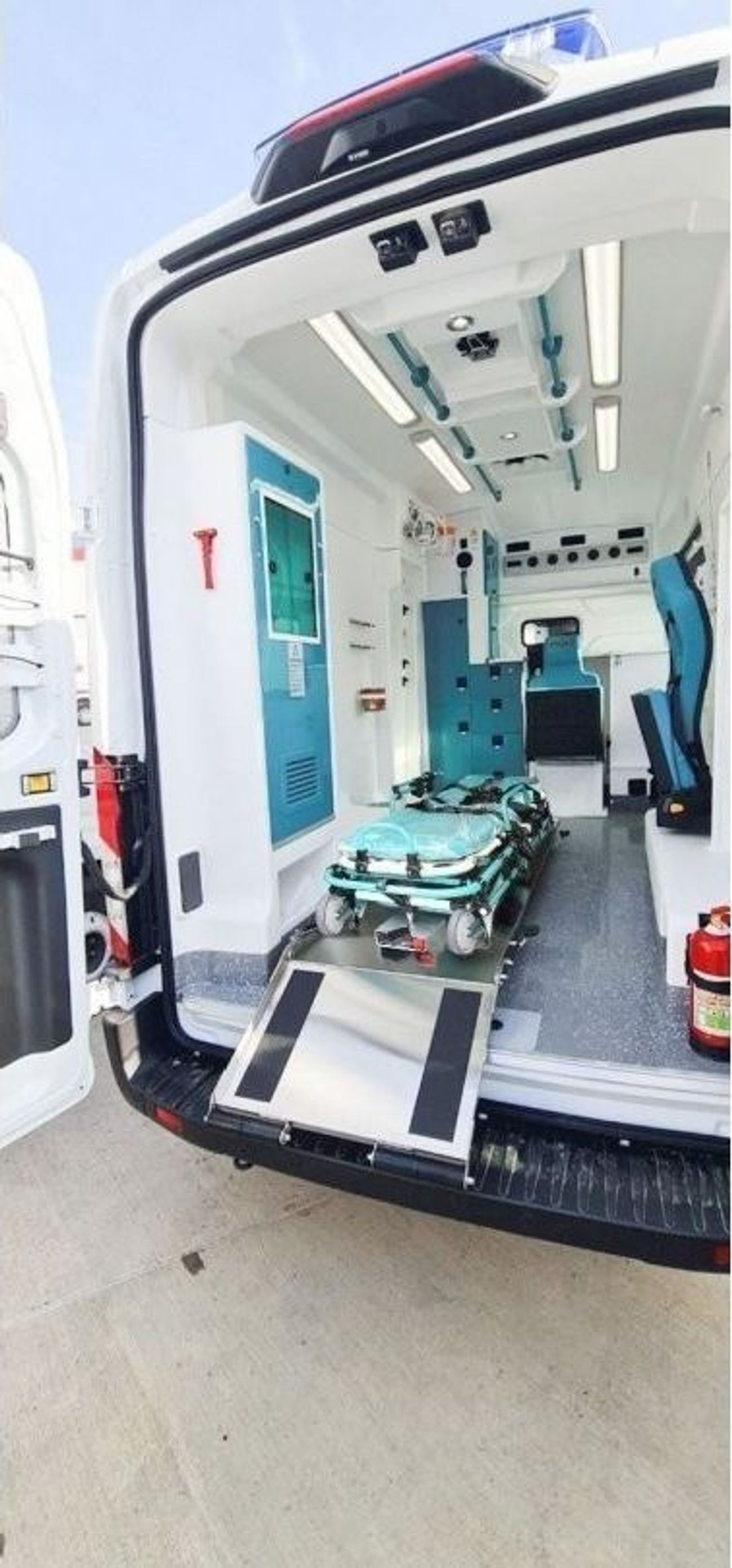 فورد ترانزت سيارة اسعاف فورد -خليجي  متوفرة سيارات اسعاف مواصفات اوروبي