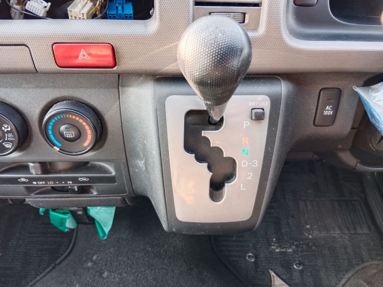 تويوتا هاياس TOYOTA HIACE VAN RIGHT HAND DRIVE (PM1613)