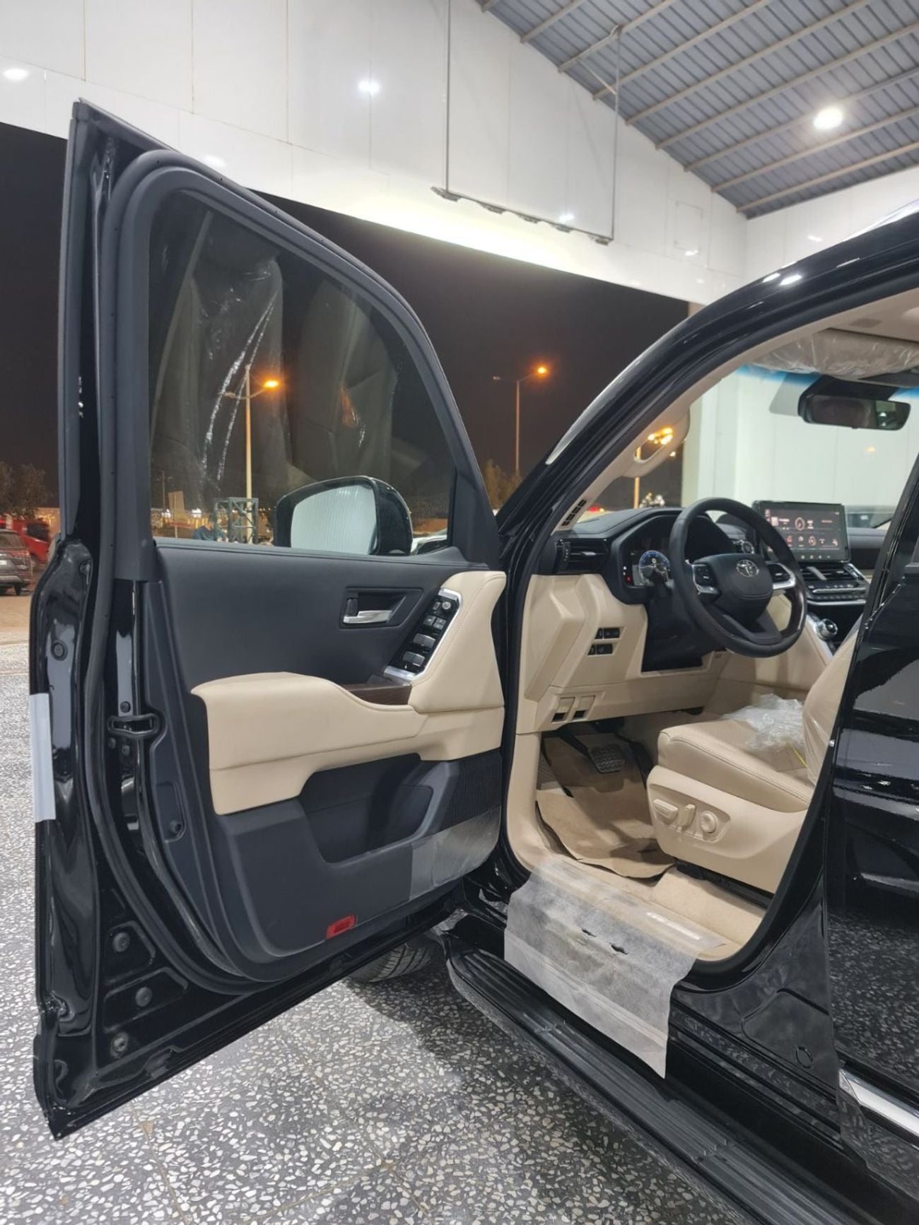 تويوتا لاند كروزر 4.0L AT Petrol Full Option GXR