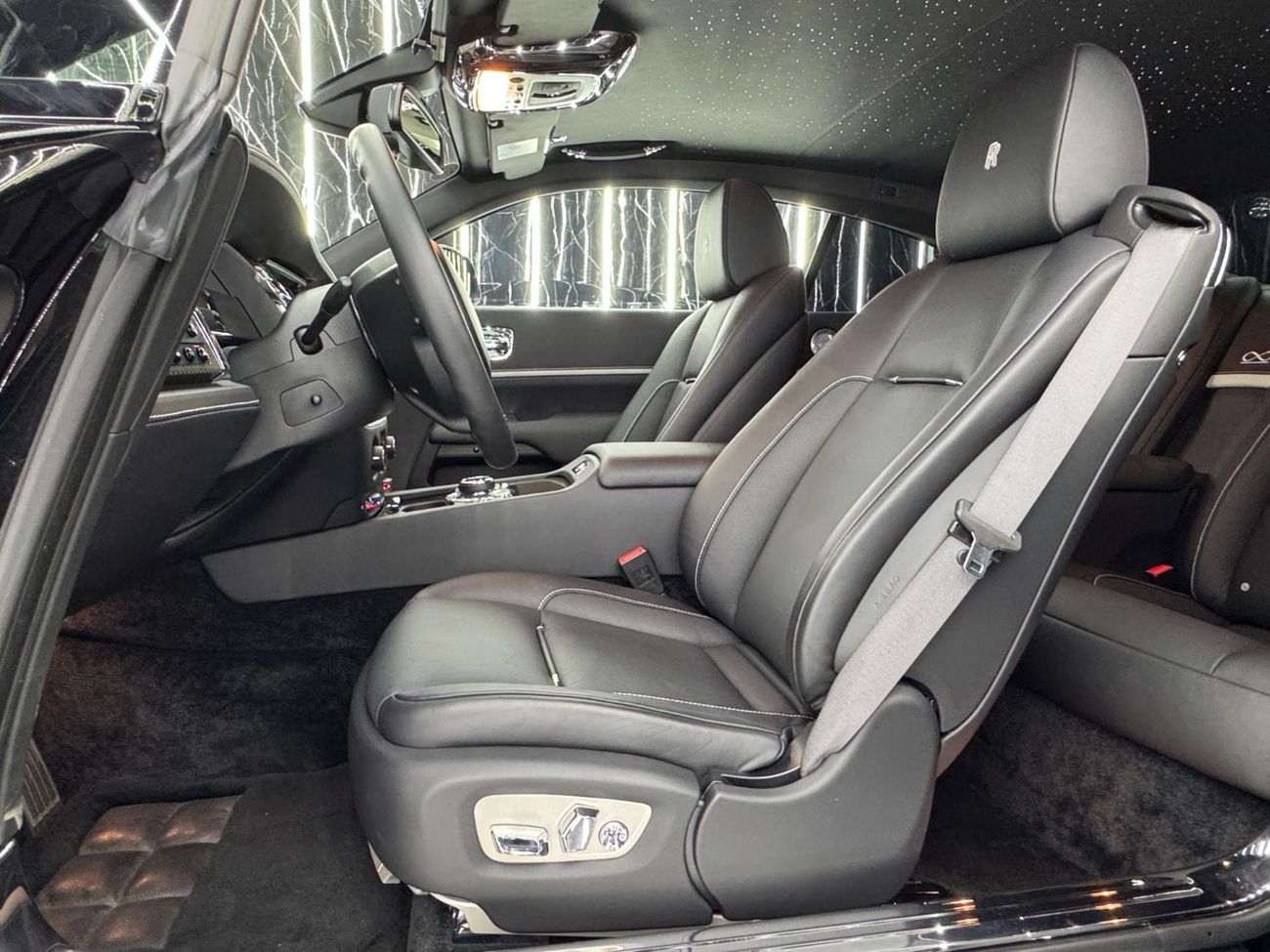 رولز رويس واريث Black Badge 6.6L (632 HP) 2023 Rolls Royce Wraith,  Warranty, Carbon Fiber Package, Very Low Kms, 63