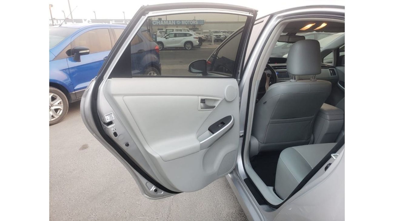 Toyota Prius 2013  TOYOTA PRIUS HYBRID