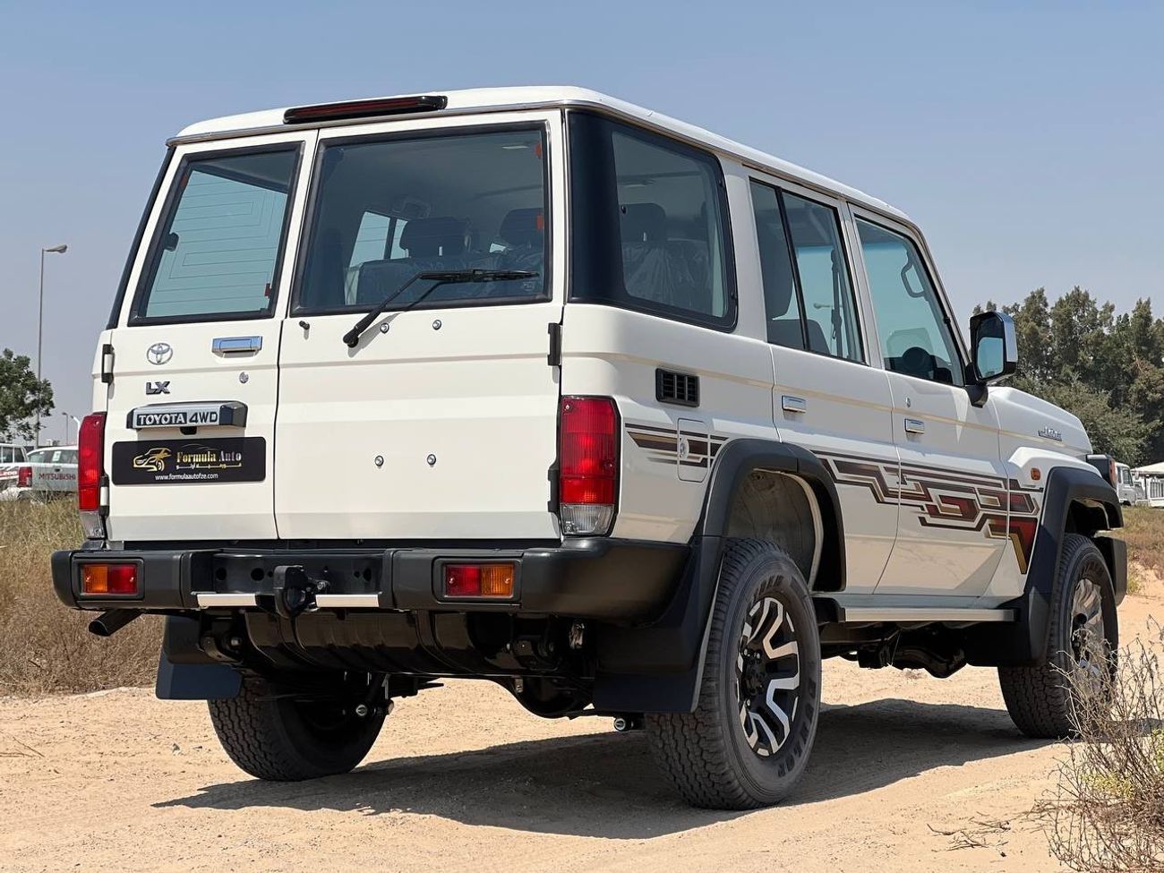 Toyota Land Cruiser 70 LC76 2.8L DSL M/T // 2025 // HIGH OPTION WITH WINCH , FRIDGE , DVD & BACK CAMERA // SPECIAL OFFER //