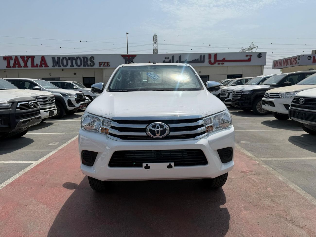 Toyota Hilux TOYOTA HILUX 2.4 L AT BASIC WHITE 2025- OMAN SPEC