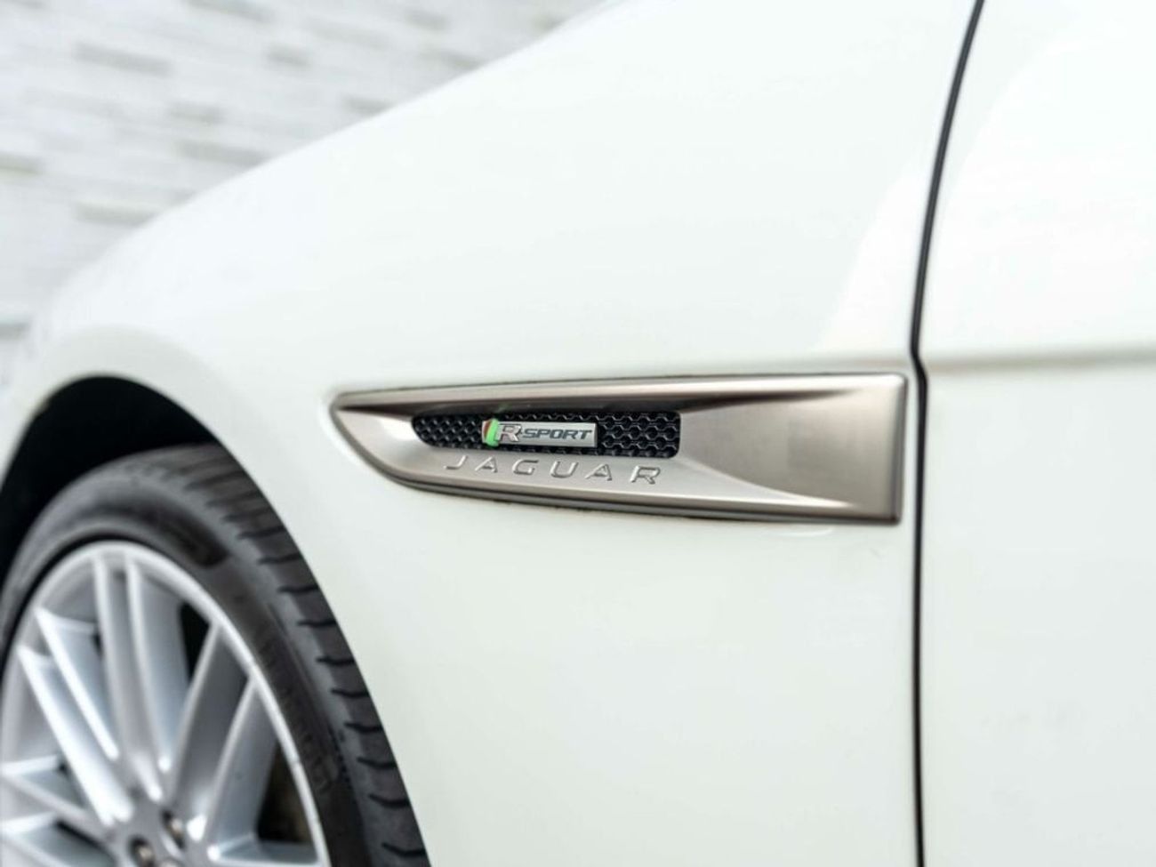 جاكوار XF R-Sport 2.0L Sedan