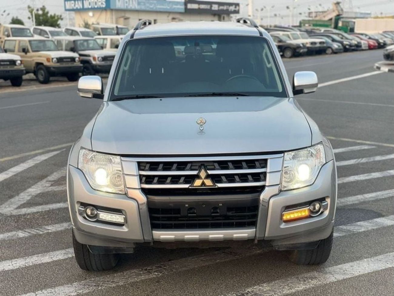 ميتسوبيشي باجيرو 2022 Mitsubishi Pajero GLS 3.0L MidOption+ 7 Seater - 4x4 AWD - Rear CAM - Original Paint -