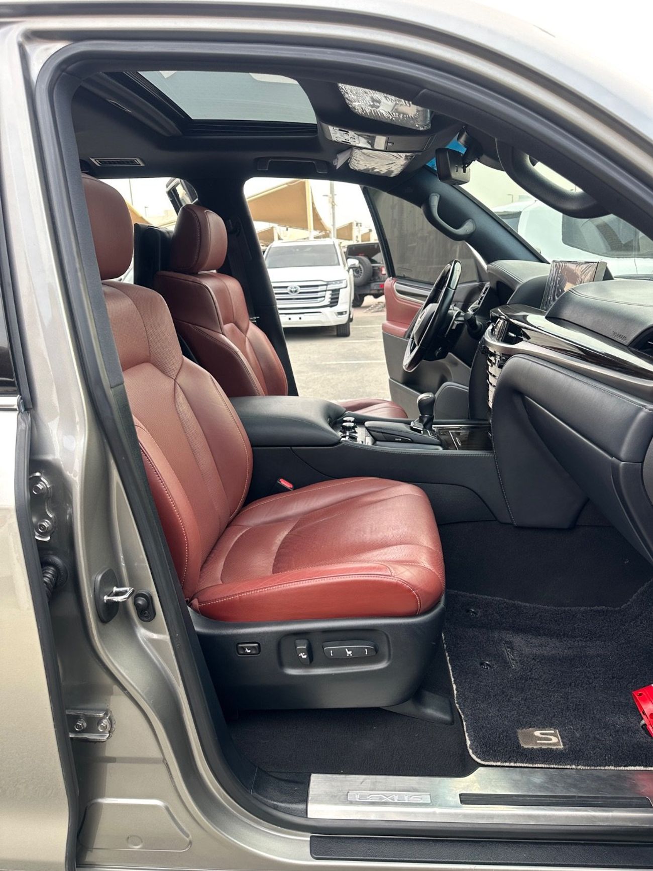 Lexus LX570 SIGNATURE