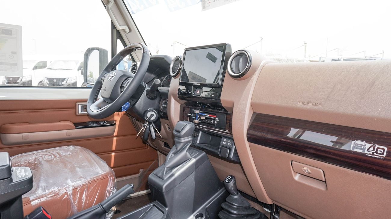 Toyota Land Cruiser Pick Up LX 4.0L V6 A/T