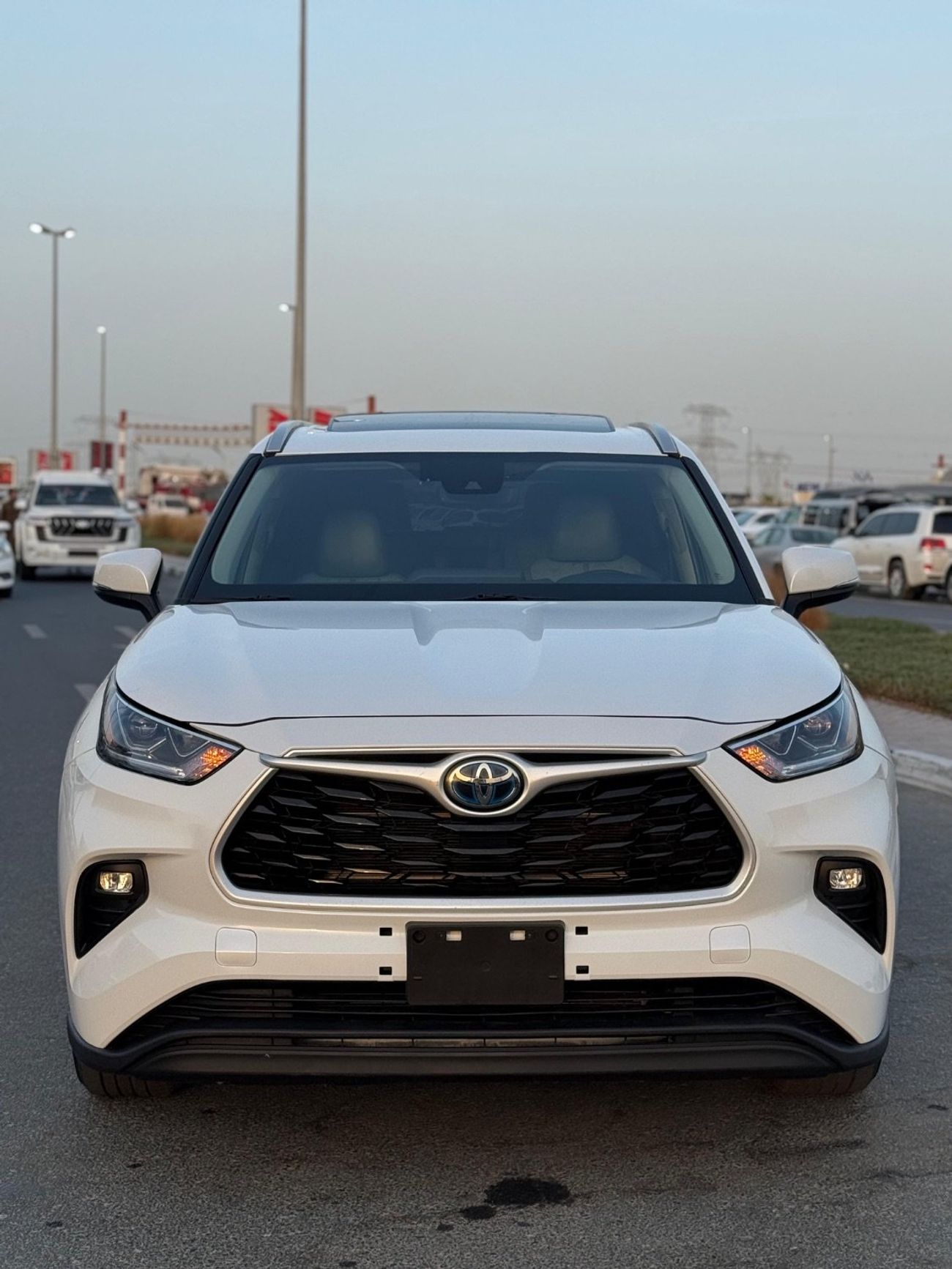 تويوتا هايلاندر GLE BRONZE ED HEV 2.5L