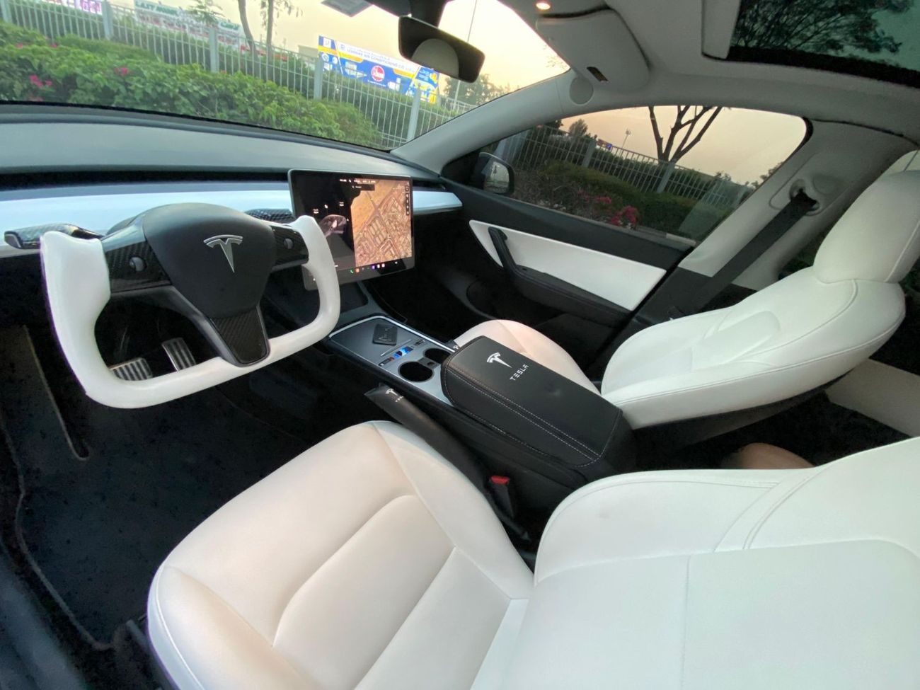 Tesla Model Y FULL BODY CARBON FIBER KIT - SPECIAL STEERING -WELL MAINTAINED